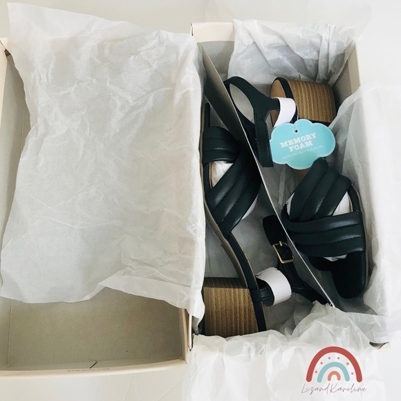 New! Faux Leather Quilted Crisscross Strappy Chunky Bloch Heel Square Sandals - Picture 9 of 10